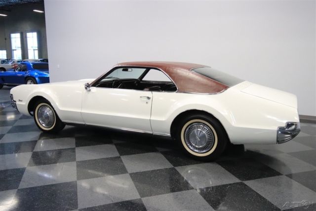 1967 White Oldsmobile Toronado