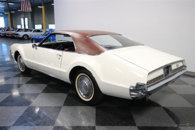 1967 White Oldsmobile Toronado