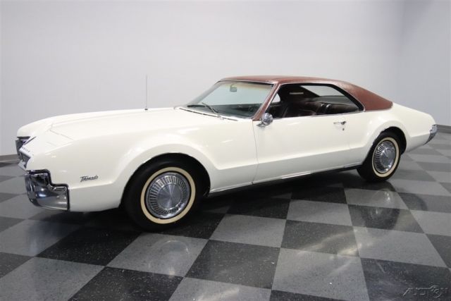 1967 White Oldsmobile Toronado