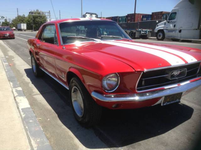 1967 RED WIT WHITE Ford Mustang Coupe