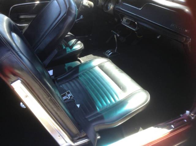 1967 RED WIT WHITE Ford Mustang Coupe