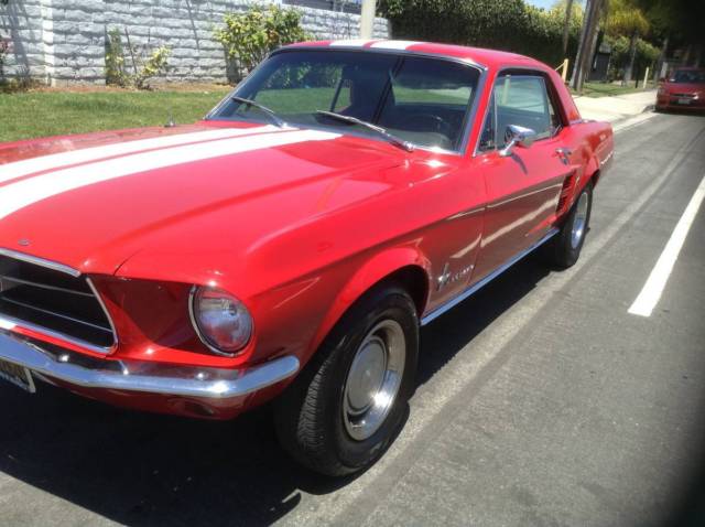 1967 RED WIT WHITE Ford Mustang Coupe