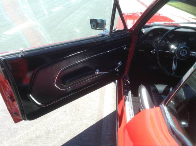 1967 RED WIT WHITE Ford Mustang Coupe