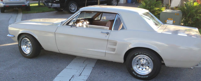 19670000 Pebble Beige Ford Mustang U/K