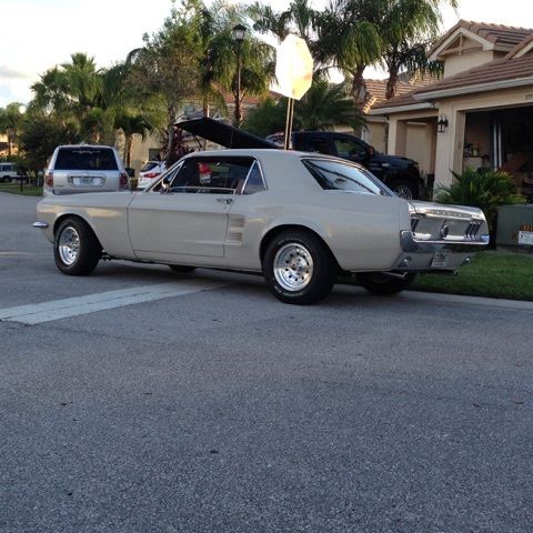 19670000 Pebble Beige Ford Mustang U/K