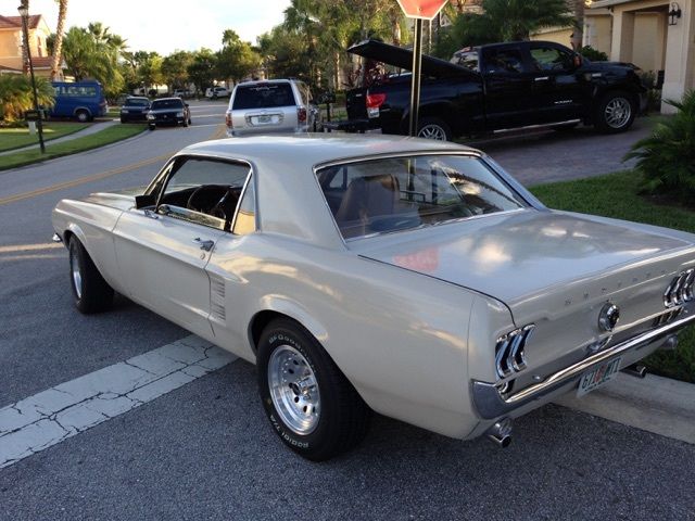 19670000 Pebble Beige Ford Mustang U/K