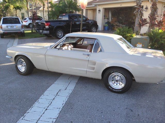 19670000 Pebble Beige Ford Mustang U/K