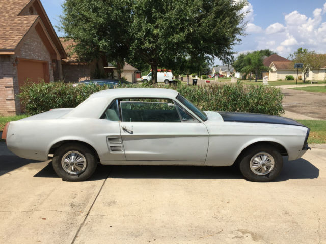 1967 Primer Ford Mustang