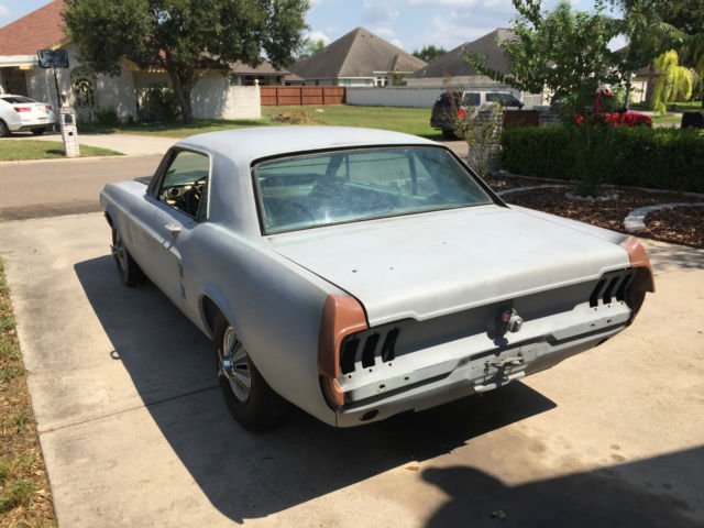 1967 Primer Ford Mustang