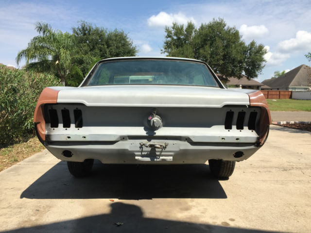 1967 Primer Ford Mustang