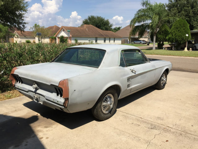 1967 Primer Ford Mustang