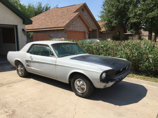 1967 Primer Ford Mustang