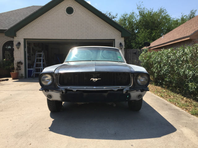 1967 Primer Ford Mustang