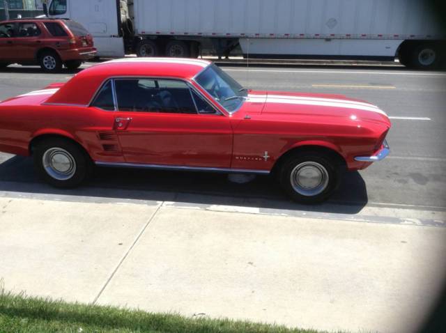 1967 RED WIT WHITE Ford Mustang Coupe