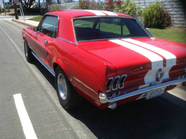 1967 RED WIT WHITE Ford Mustang Coupe