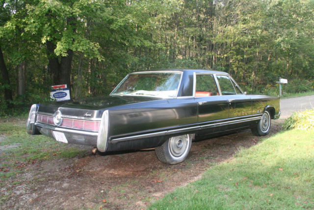 1967 Black Chrysler Imperial Sedan