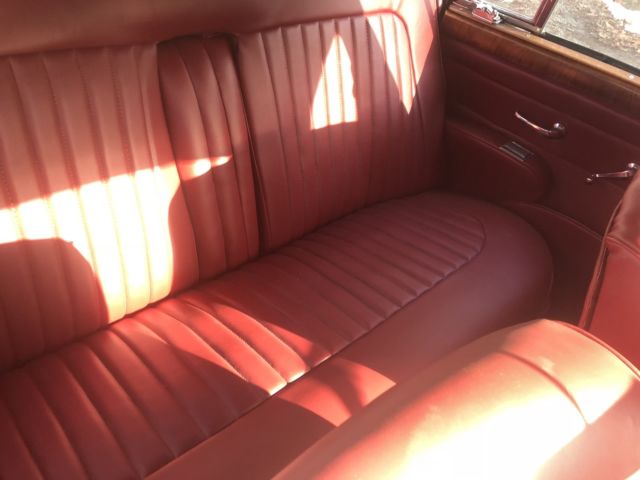 1967 BLUE Jaguar MK2 SEDAN