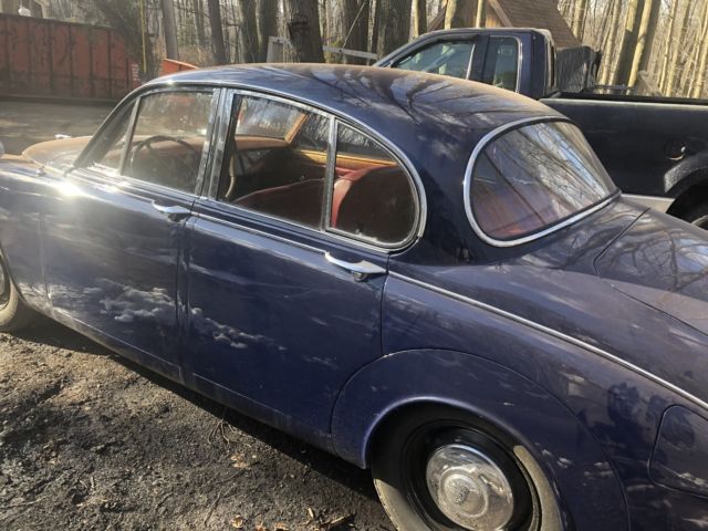 1967 BLUE Jaguar MK2 SEDAN