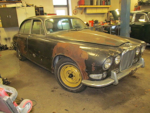 1967 Green Jaguar 420 Sedan