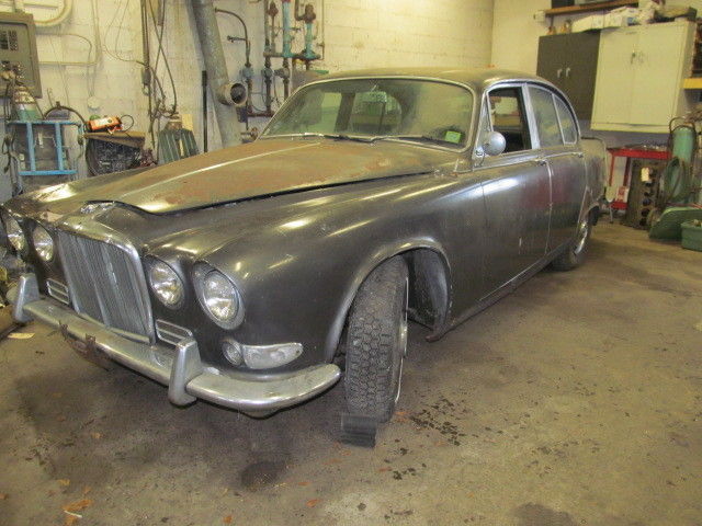 1967 Green Jaguar 420 Sedan