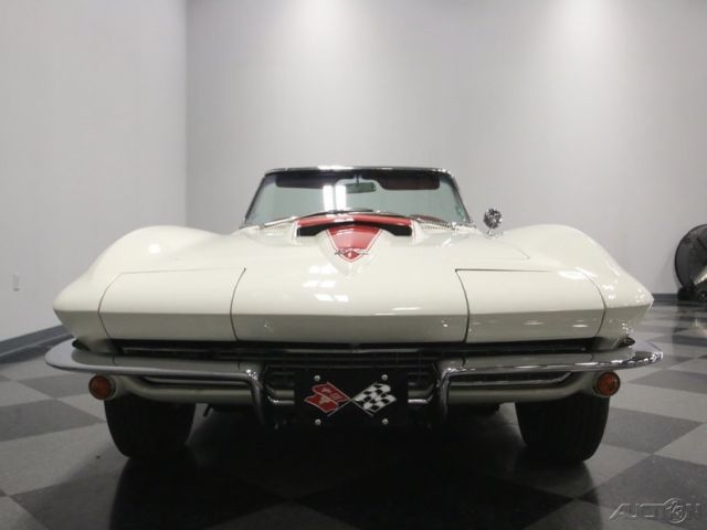 1967 White Chevrolet Corvette