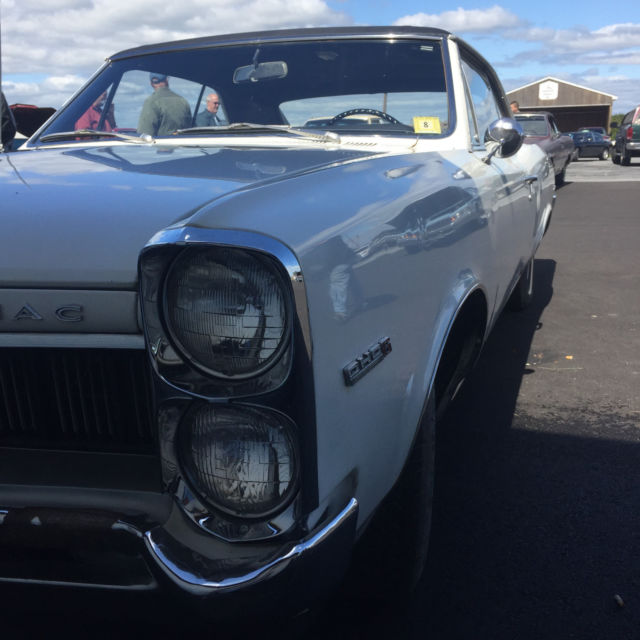 1967 White Pontiac Le Mans Coupe