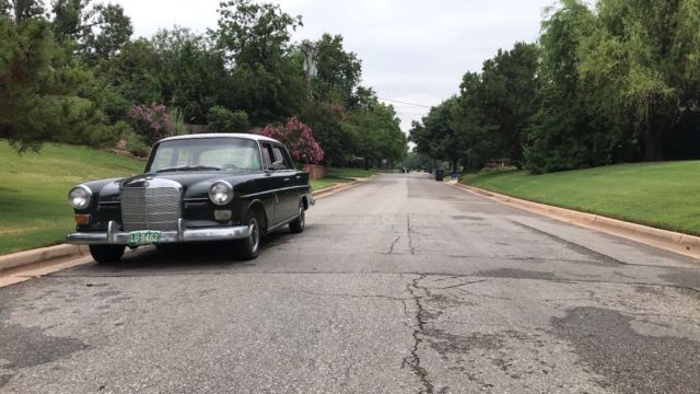 1967 Green Mercedes-Benz 200-Series Sedan