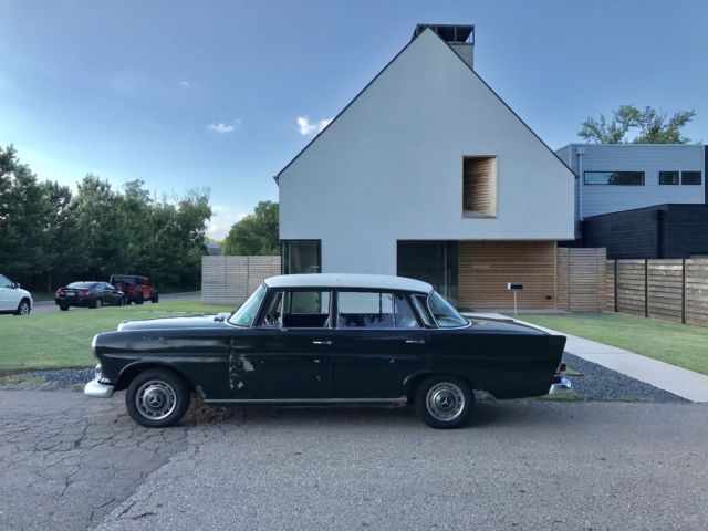 1967 Green Mercedes-Benz 200-Series Sedan