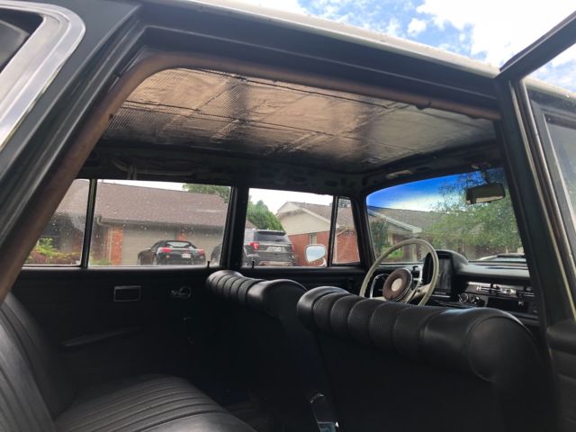 1967 Green Mercedes-Benz 200-Series Sedan