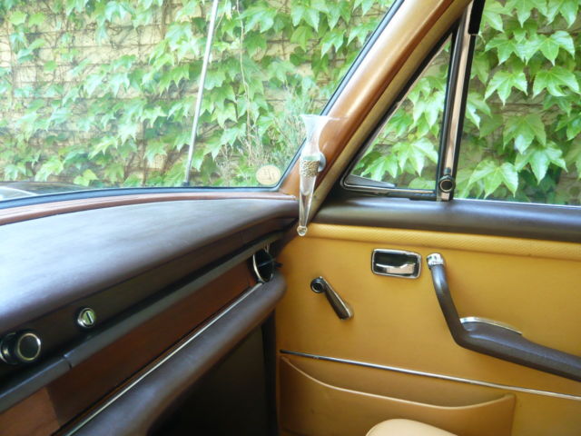 1967 Dark Red Brown DB460 Mercedes-Benz 200-Series Sedan