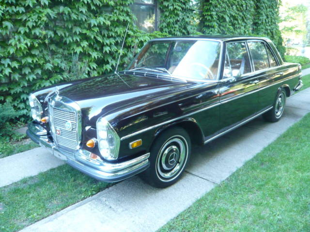 1967 Dark Red Brown DB460 Mercedes-Benz 200-Series Sedan