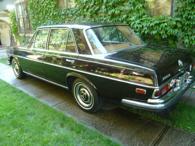 1967 Dark Red Brown DB460 Mercedes-Benz 200-Series Sedan