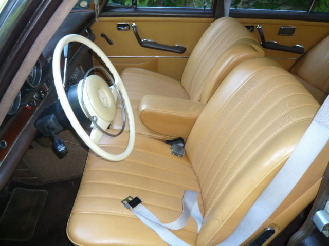 1967 Dark Red Brown DB460 Mercedes-Benz 200-Series Sedan