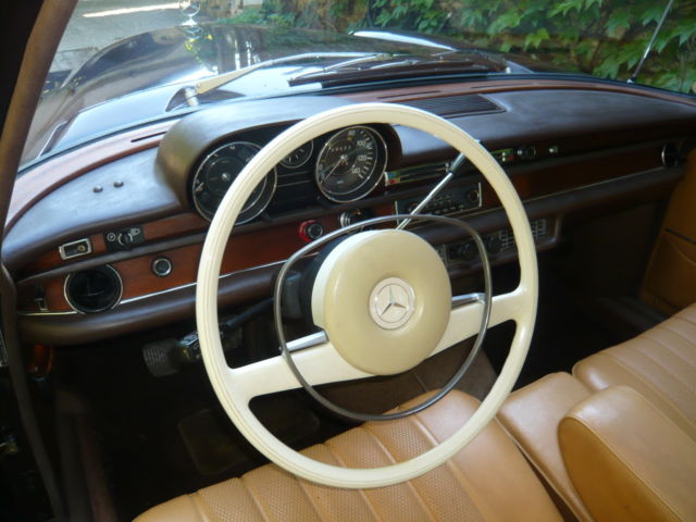 1967 Dark Red Brown DB460 Mercedes-Benz 200-Series Sedan