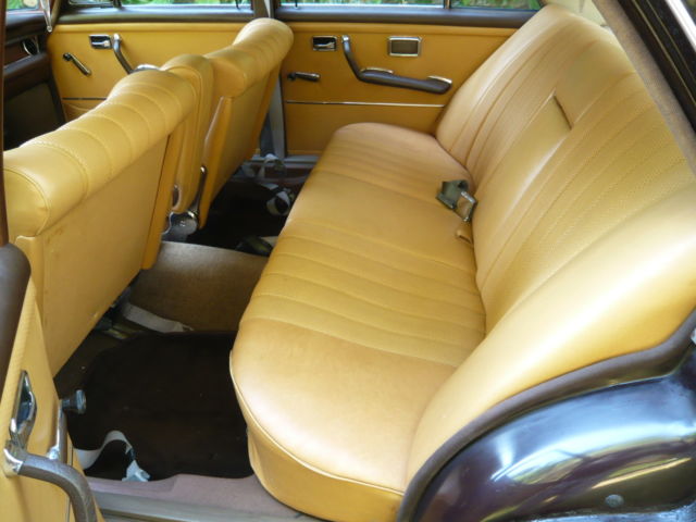 1967 Dark Red Brown DB460 Mercedes-Benz 200-Series Sedan