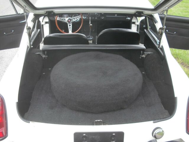 1967 Old English White MG MGB Coupe