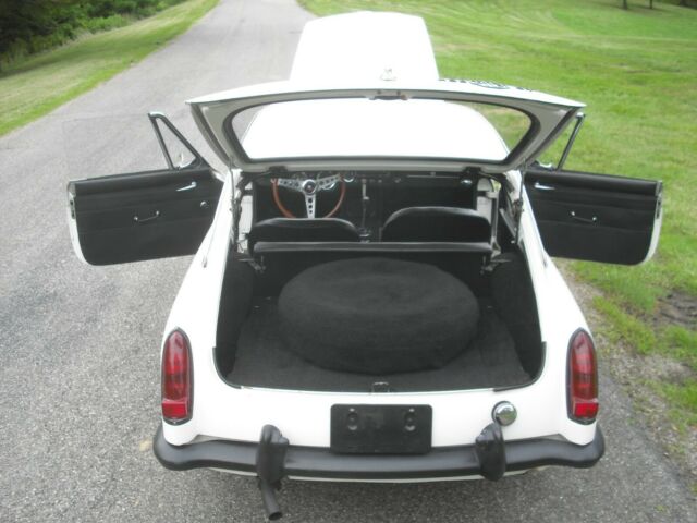 1967 Old English White MG MGB Coupe