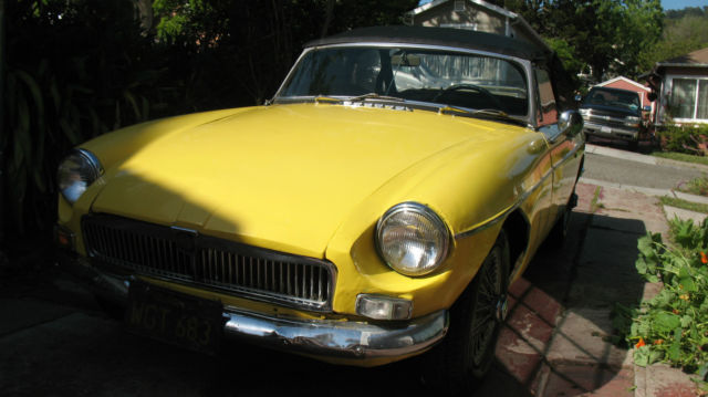 1967 Yellow MG MGB Roadster