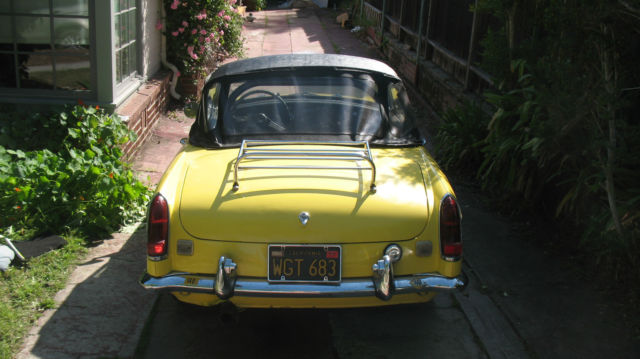 1967 Yellow MG MGB Roadster