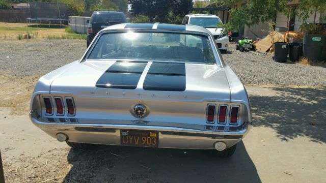 19670000 silver Ford Mustang