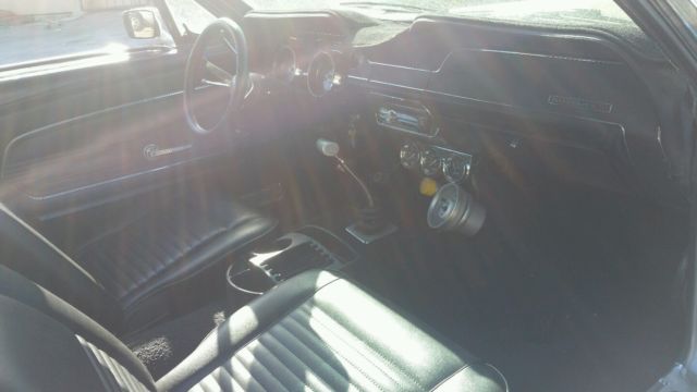 19670000 silver Ford Mustang