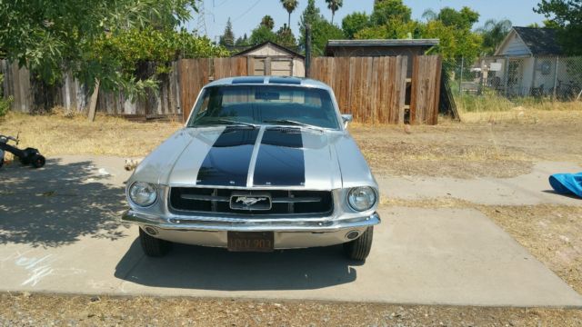 19670000 silver Ford Mustang