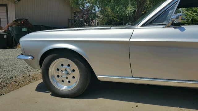 19670000 silver Ford Mustang