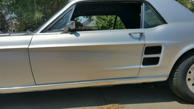 19670000 silver Ford Mustang
