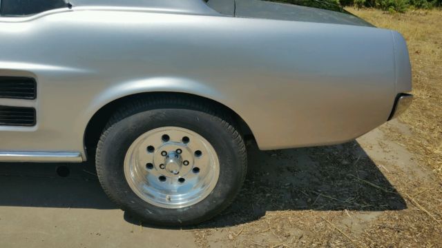 19670000 silver Ford Mustang