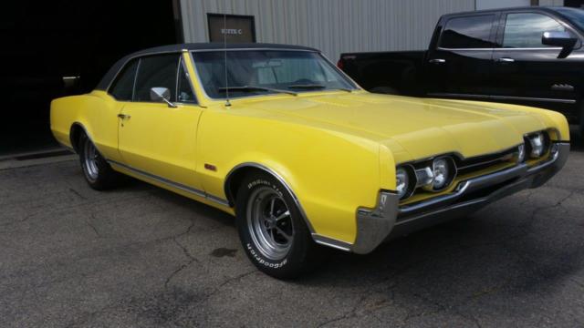 1967 Yellow Oldsmobile 442 Coupe