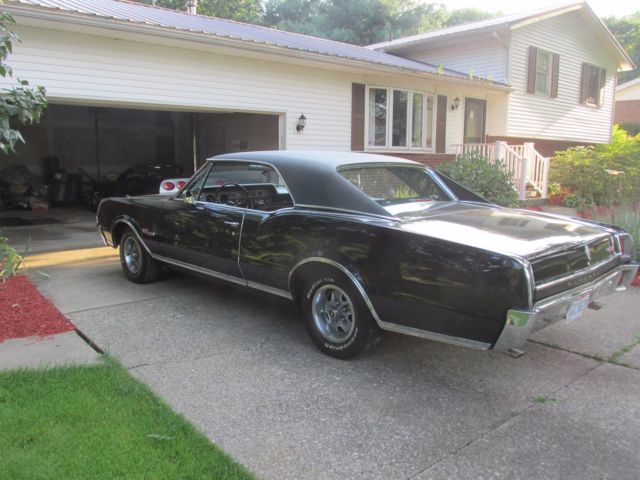 1967 Black Oldsmobile 442 Coupe
