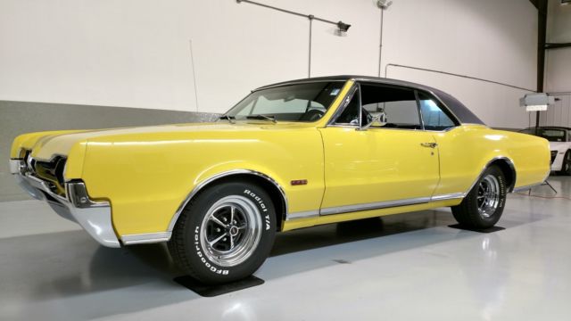 1967 Yellow Oldsmobile 442 Coupe