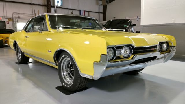 1967 Yellow Oldsmobile 442 Coupe