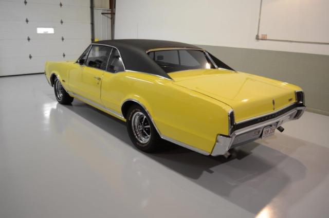 1967 Yellow Oldsmobile 442 Coupe